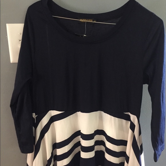 Handkerchief style dress. Navy and white sz S - Picture 5 of 6